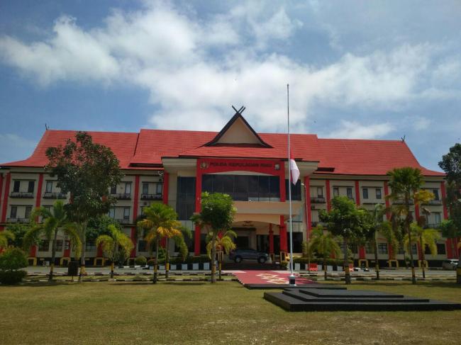 Awaloedin Djamin Wafat, Polri Pasang Bendera Setengah Tiang 