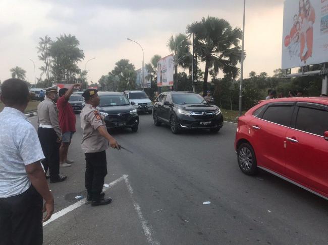 Sopir Taksi Online dan Kovensional Nyaris Bentrok di Hang Nadim
