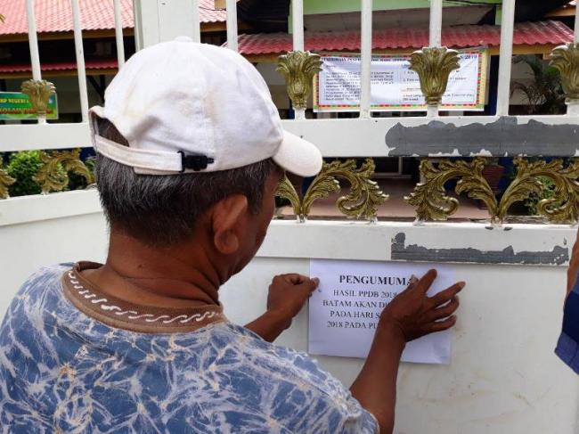 Ortu Calon Siswa tak Puas Situs PPDB, Sekolah Diserbu Sejak Pagi