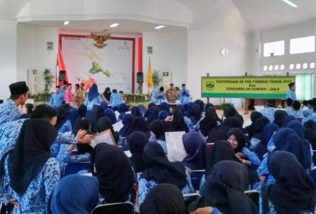 Hadiri Pesta Nikah, Pegawai Kantor Dinas di Lingga Ramai-ramai Bolos
