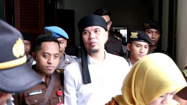 Sibuk, Mulan Jameela Tak Jemput Ahmad Dhani Saat Bebas