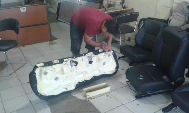 Pemilik Usaha Service Jok Mobil Ini Keluhkan Lesunya Ekonomi Batam