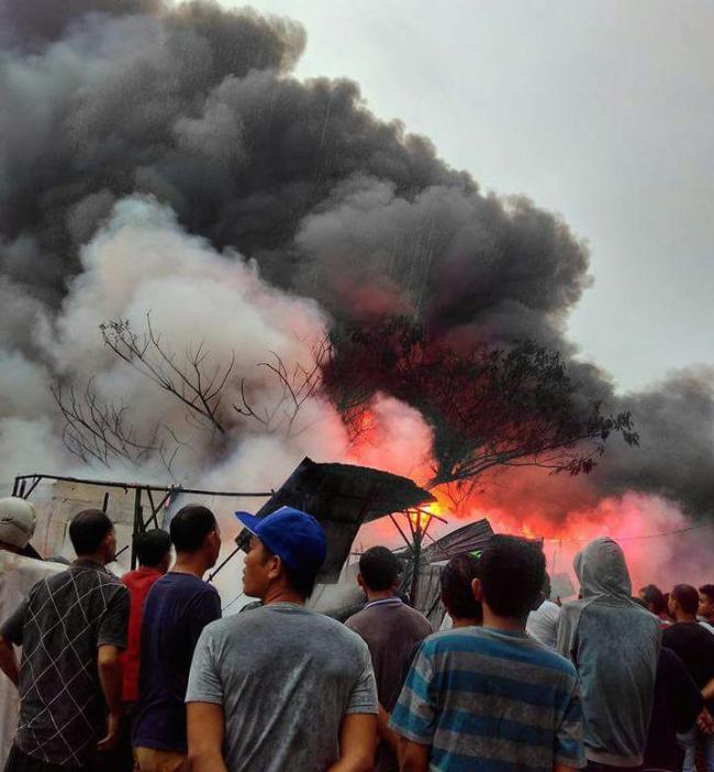 Kebakaran Pasar Seken Aviari Ludeskan 23 Toko