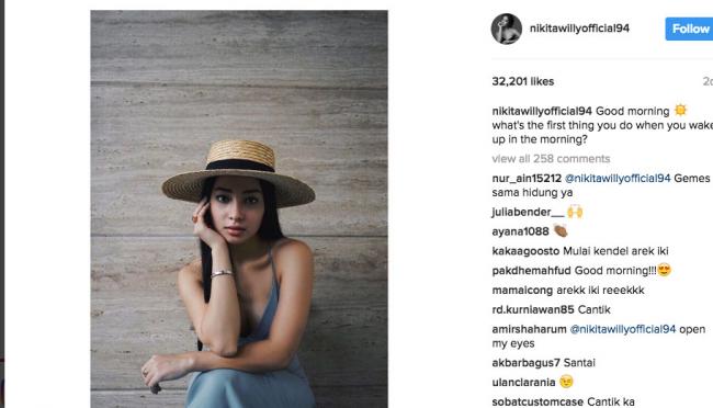 Sapa Penggemar di Instagram, Nikita Willy Pamer Belahan Dada