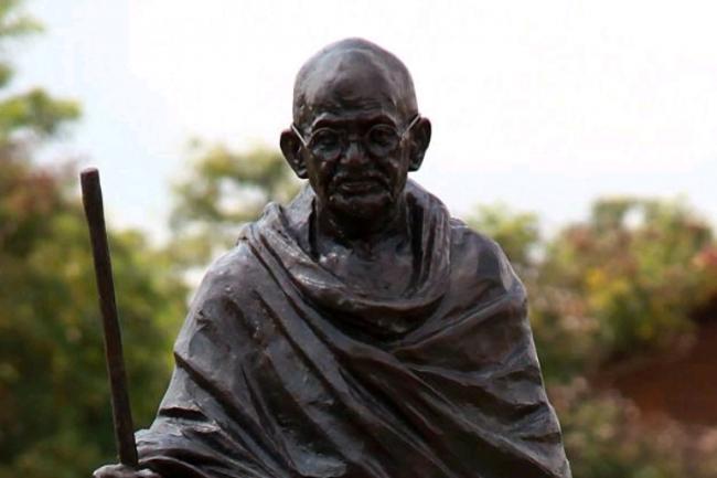 Patung Mahatma Gandhi di Ghana Diturunkan Gara-gara Ini
