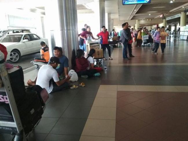 Calon Penumpang di Bandara Hang Nadim Terpaksa Lesehan