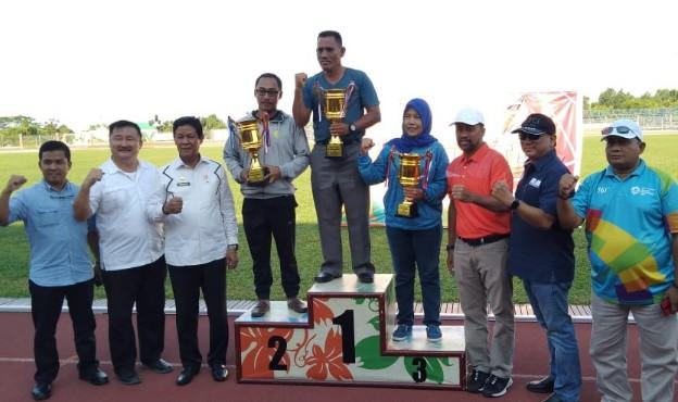 Koleksi 14 Emas, Lingga Juara Umum Kejurda Atletik Kepri di Batam