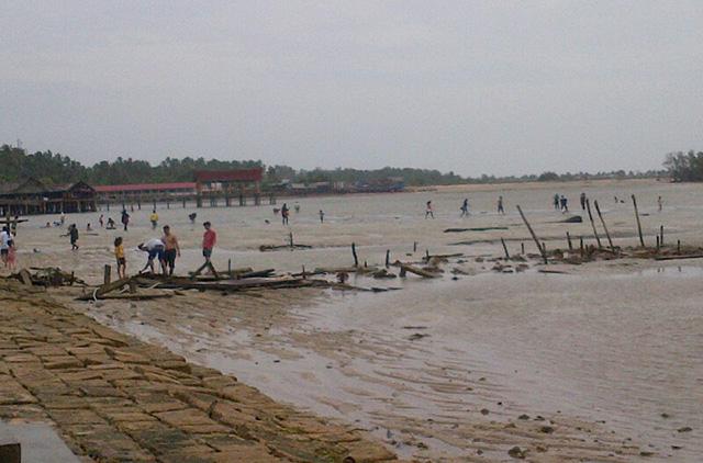 Begini Penampakan Restoran Apek Kolor yang Dihantam Badai di Batubesar