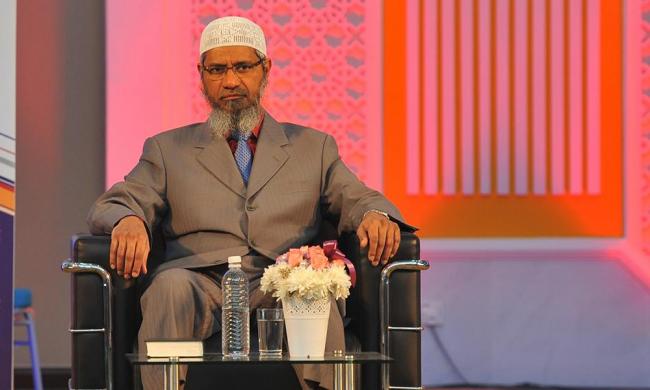 Tiga Menteri Malaysia Desak Mahathir Usir Zakir Naik