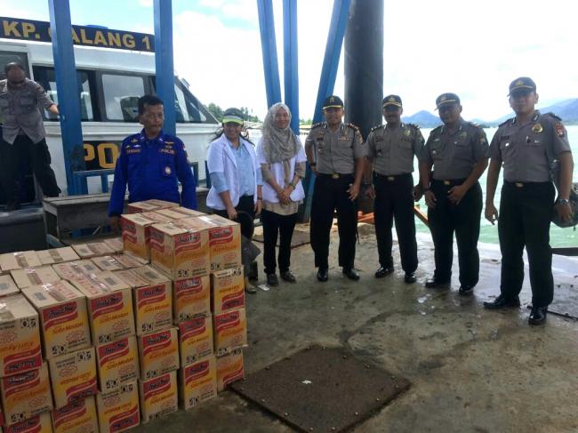 Polda Kepri Salurkan Bantuan Korban Kebakaran Kampung Cina 