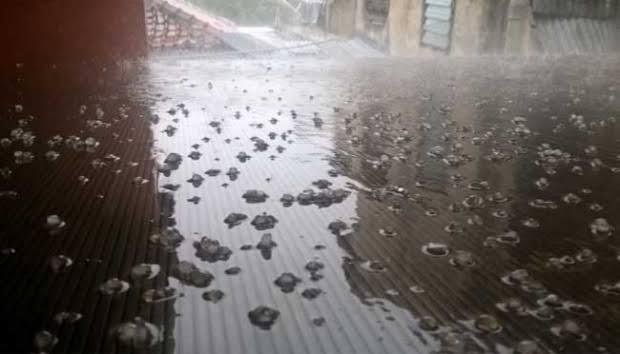 Video: Fenomena Hujan Es Terjadi di Karimun
