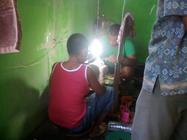Sehari Pak De Bisa Raup Rp 1 Juta hanya Mengasah Batu Akik