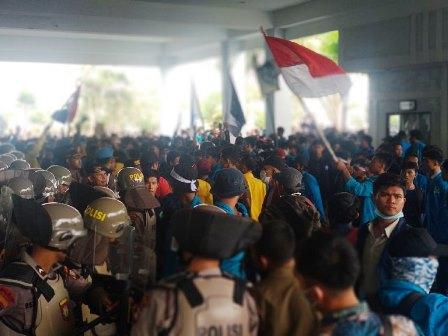 Demo di Tanjungpinang Ricuh, Satu Mahasiswa Terluka