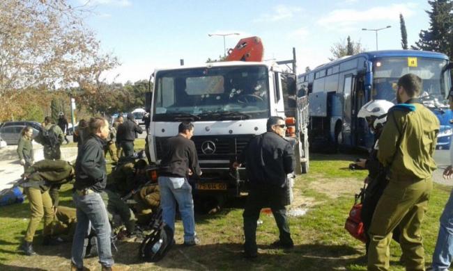 Serangan Truk di Yerusalem, 4 Tentara Israel Tewas Puluhan Terluka