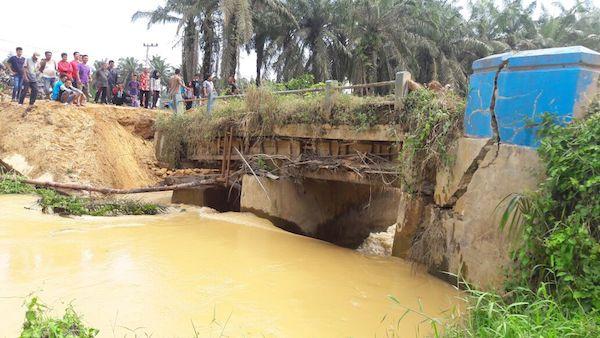 Jembatan Muaro Sopan Putus, Transportasi Sengigi-Dharmasraya Lumpuh Total
