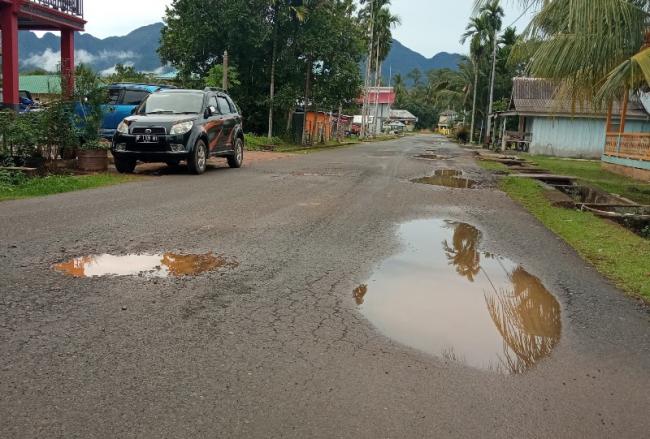 PU Lingga Segera Perbaiki Jalan Berlubang di Pusat Kota Daik