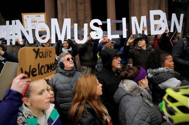 Trump Mulai Berlakukan Larangan Warga 6 Negara Muslim ke AS