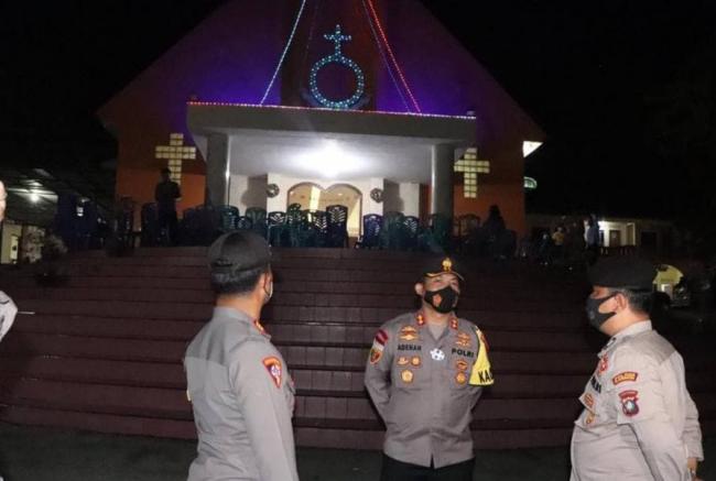 Tim Jihandak Brimob Sterilisasi 26 Gereja di Karimun
