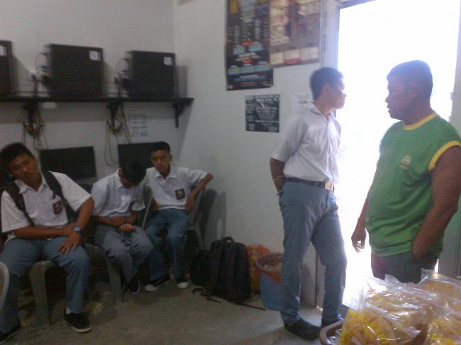 Satpol PP Tutup Tiga Warnet Tak Berizin