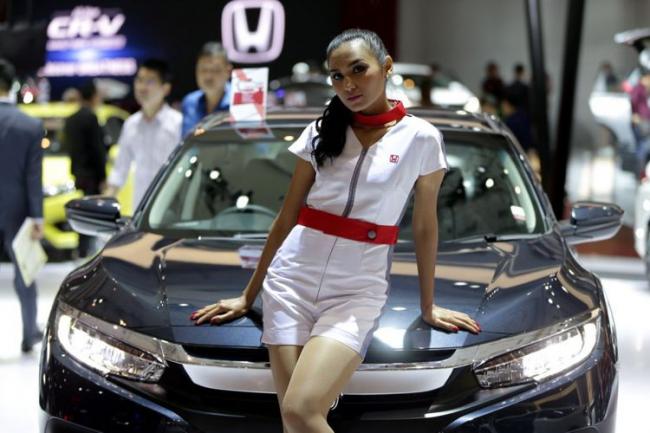 Melihat "SPG Bintang Lima" di IIMS 2017