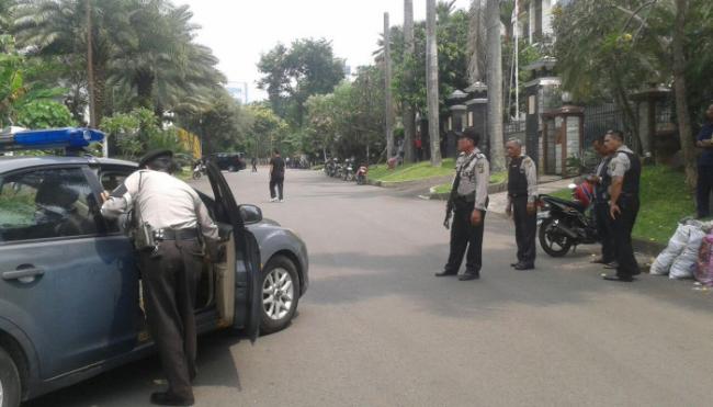 Perampok Sandera Pasutri dan Dua Anak, Puluhan Polisi Mengepung