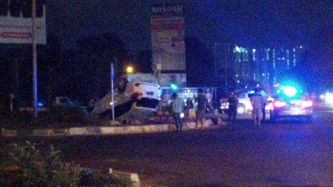 Mobil Kecelakaan Terbalik di Simpang Kabil