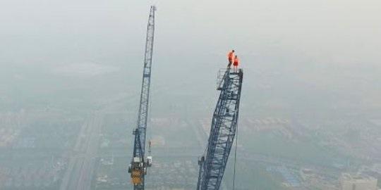 Ngeri! Cara Ekstrem Dua Pasangan Kekasih Ini dalam Berkencan Bikin Jantung Copot