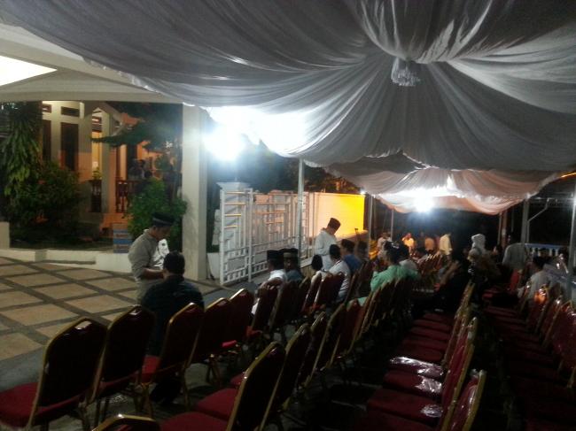 Begini Penampakan Pelayat di Rumah Duka Gubernur Kepri HM Sani