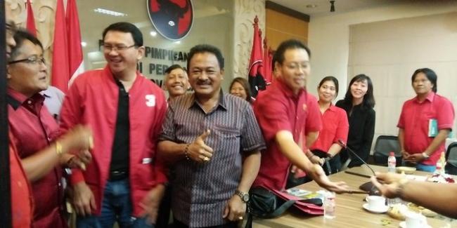 Pakai Jaket Merah, Ahok Umumkan Gabung PDIP