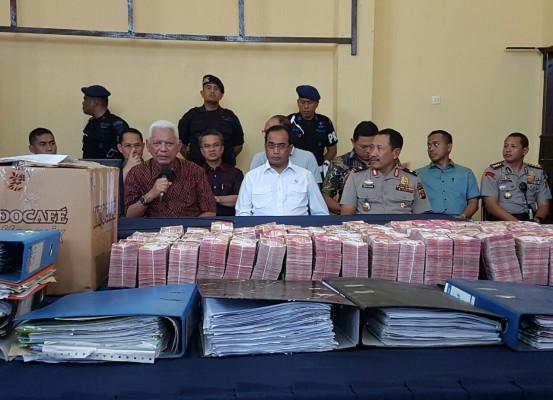 Barang Bukti Pungli di Pelabuhan Samarinda Rp 6,1 Miliar