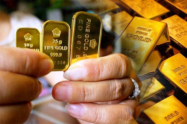 Harga Emas Turun, Dolar AS Menguat