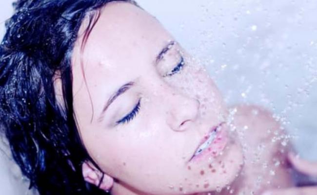 6 Cara Tampil Segar di Pagi Hari Meski Belum Mandi
