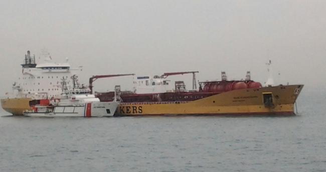 Sudah Dua Mayat Ditemukan di Lokasi Kapal Tanker Tabrakan