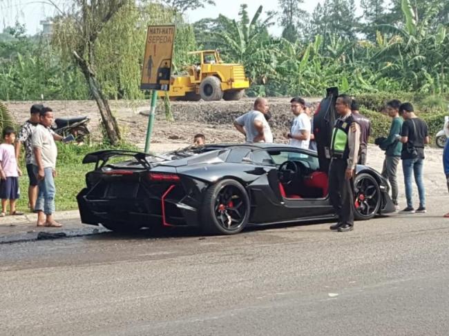 Lamborghini Miliknya Terbakar, Raffi Ahmad Rugi Miliaran Rupiah