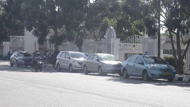 Parkir Liar di Depan Kantor Wali Kota Batam Kambuh Lagi