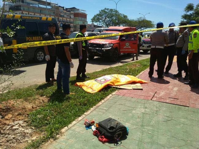 Jasad Pria Tergeletak di Jalan Depan Edukits Korban Tabrak Lari