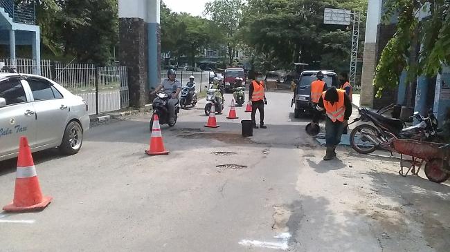 Jalan Berlobang di Simpang Kuda Sei Panas Akhirnya Diperbaiki