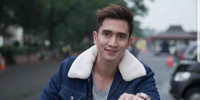 Verrel Bramasta Berseragam Polisi, Warganet Ramai-Ramai Minta Ditangkap