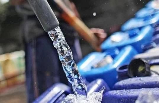 PKS Gelar Aksi Sosial Bagi-bagi Air Bersih untuk Warga Tanjungpinang