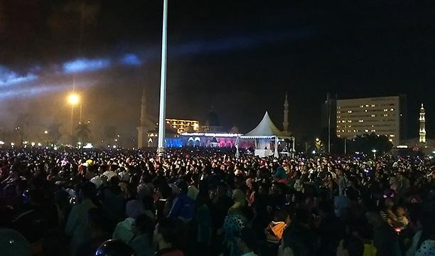 Lapangan Engku Putri Batam Centre Jadi Lautan Manusia