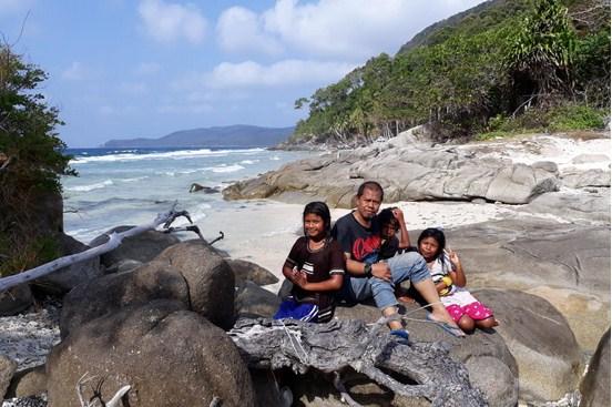 Di Pulau Pejantan, Tak Ada Guru dan Ustaz, Warga Meninggal Tak Disalatkan