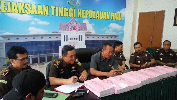 Kejati Serahkan 8 Nama Tersangka Korupsi ke Pengadilan Tipikor, Satu Orang DPO