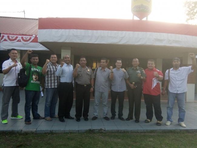 Tiga Ormas, TNI, dan Polri, Kompak Gelar Lomba Hias Gapura HUT RI