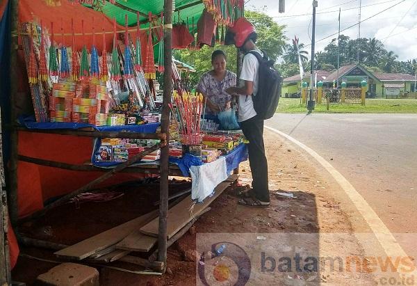 Pedagang Petasan Mulai Buka Lapak di Lingga