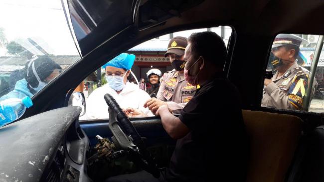 Rapid Test, Pengguna Jalan Diberhentikan di Depan Mapolres Karimun