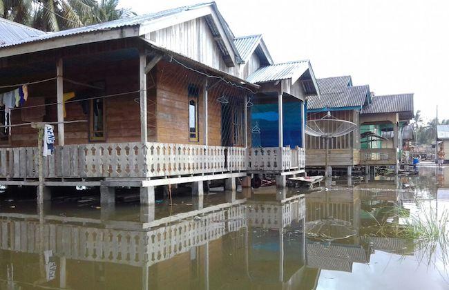 Sejumlah Rumah di Lingga Terendam Air Laut Pasang