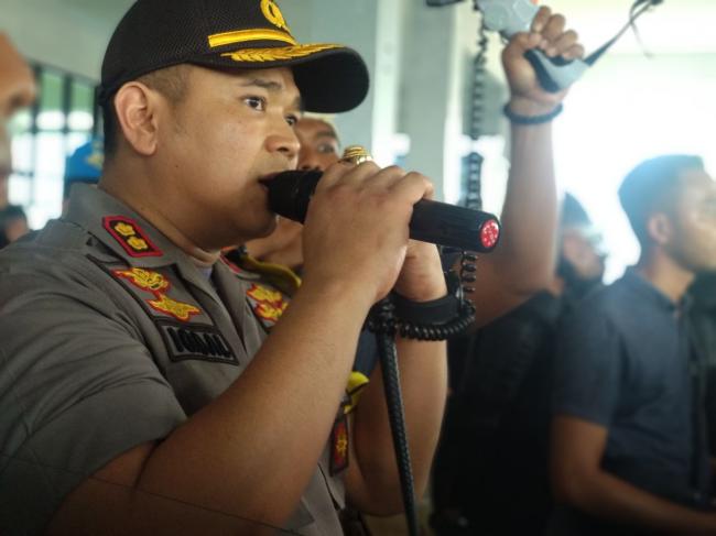 Polisi Baca Salawat di Depan Unjuk Rasa Mahasiswa Tanjungpinang