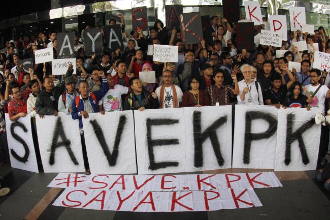 Survei Membuktikan: DPR Paling Korup, KPK Kredibel