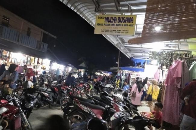 Warga Natuna Serbu Toko Busana di Tengah Pandemi Corona
