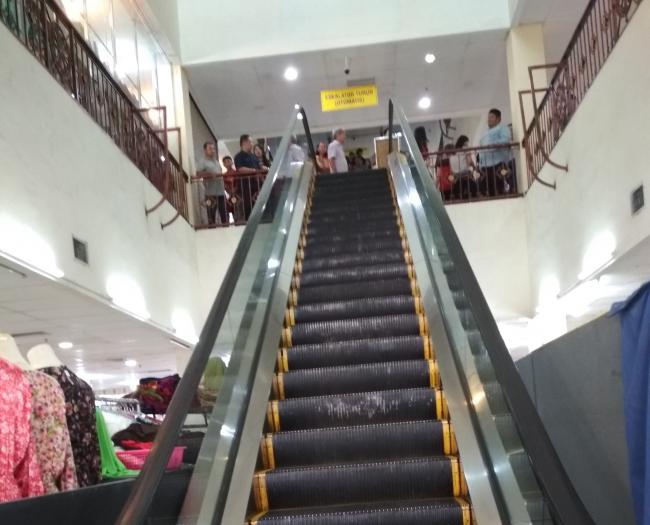 Apa Sebab Eskalator DC Mall Meluncur Tiba-tiba?